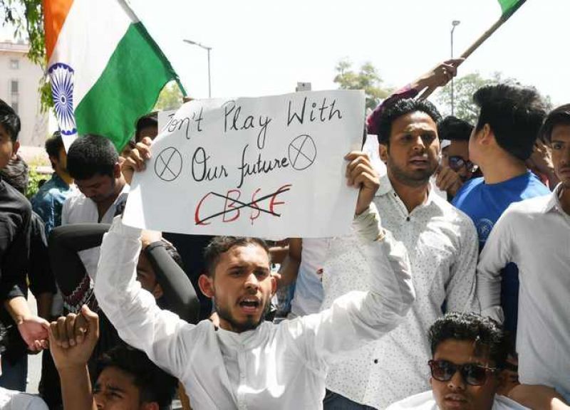 CBSE Paper Leak Student Srotesting in Delhi