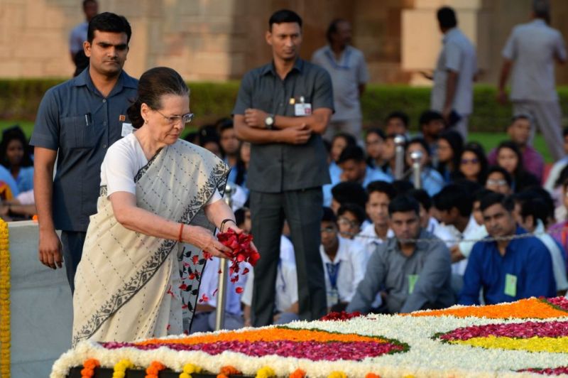 Sonia Gandhi paying homage to Mahatma Gandhi on his 150th Birth Anniversary