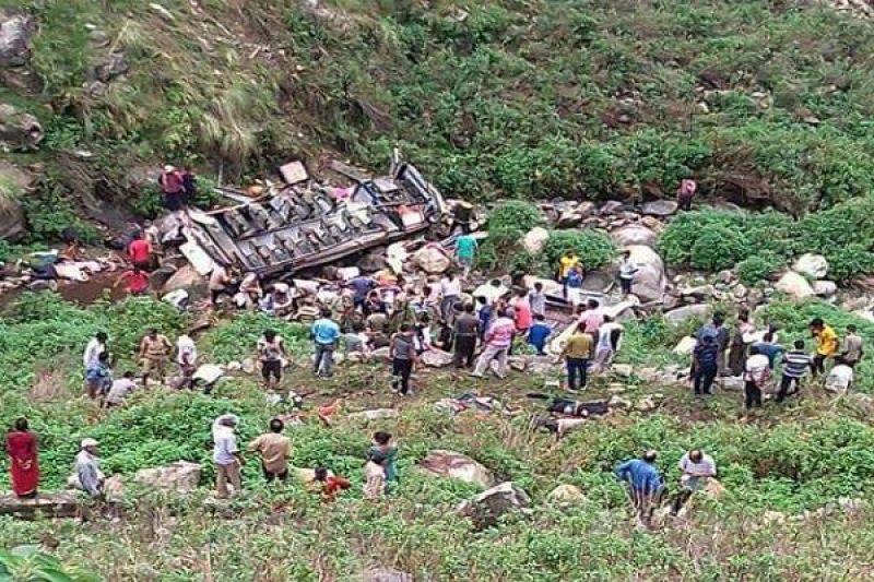 Bus falls in Uttrakhand 