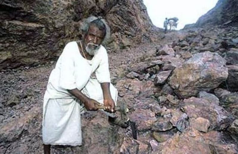 Dashrath Manjhi