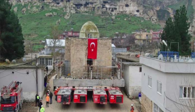 600 year old Mosque Moved three Kilometers Away