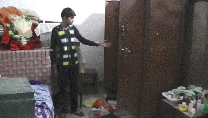 Theft of the teacher's house