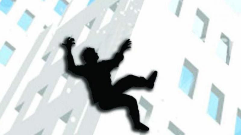 Police Constable Jumps from 3rd floor