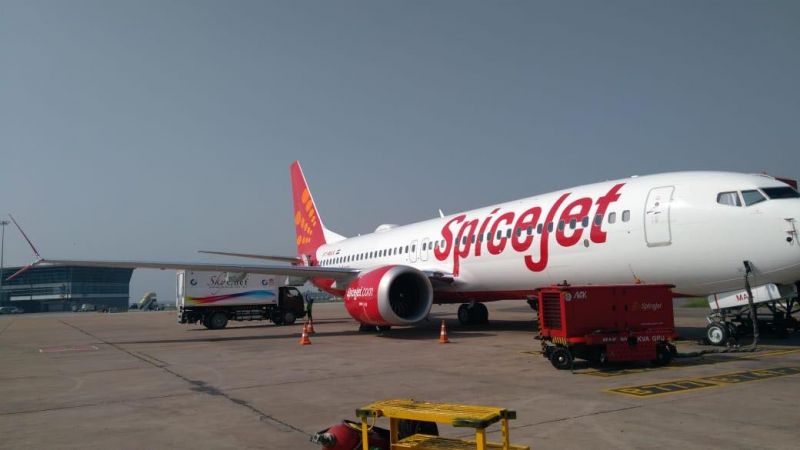 spicejet flight slip from runway in mumbai no injured