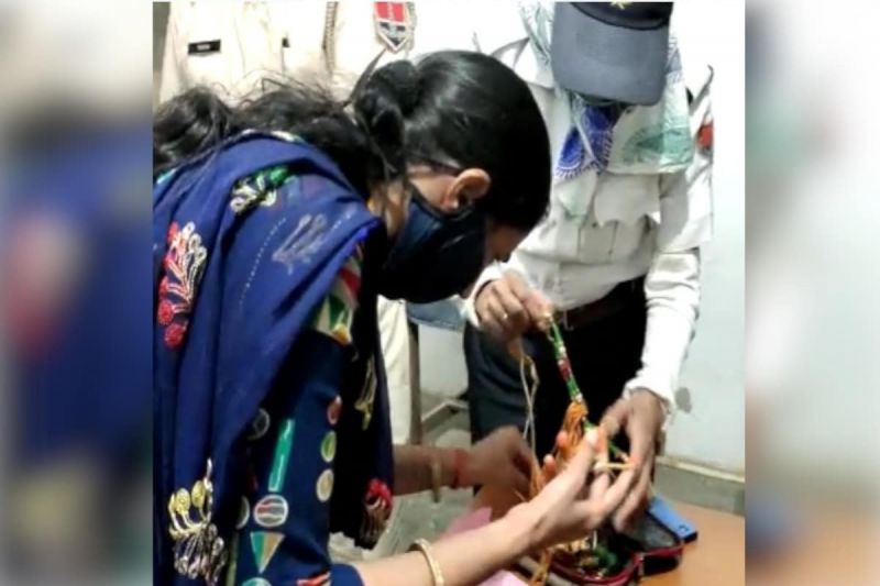 Cab Driver Hands Over Passenger's Forgotten Bag With Rs 8 Lakh, To Be Rewarded For His Honesty