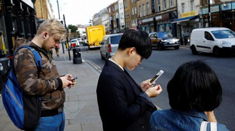 New York considers fines for staring at your phone while crossing the road