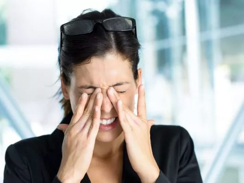 Follow these home remedies to reduce eye fatigue