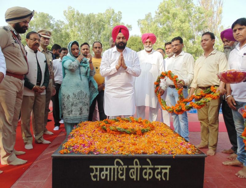 Cabinet Minister Gurpreet Singh Kangar hoist flag at Ferozpur