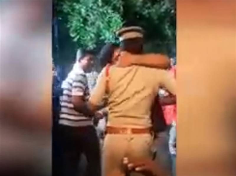 Drunk mankissed police man arrested