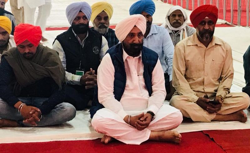 Kirtani Jathas perform Gurbani Kirtan with 'Tanti Saaz'