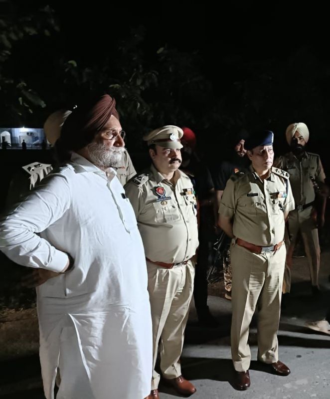  Deputy CM Sukhjinder Randhawa conducts surprise check of border posts at midnight