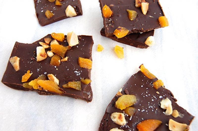 Dryfruits chocolate bark