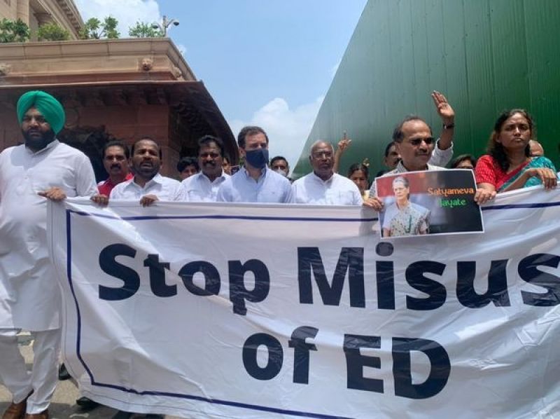 Rahul Gandhi and Others detained at protest over Sonia Gandhi's ED questioning