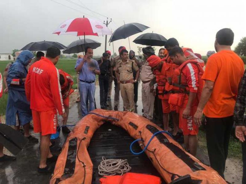 Major breach in sutlej river near phillaur rescue operations continuing