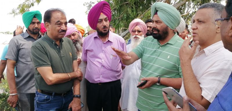 Sukhbinder Singh Sarkaria visits flood affected areas