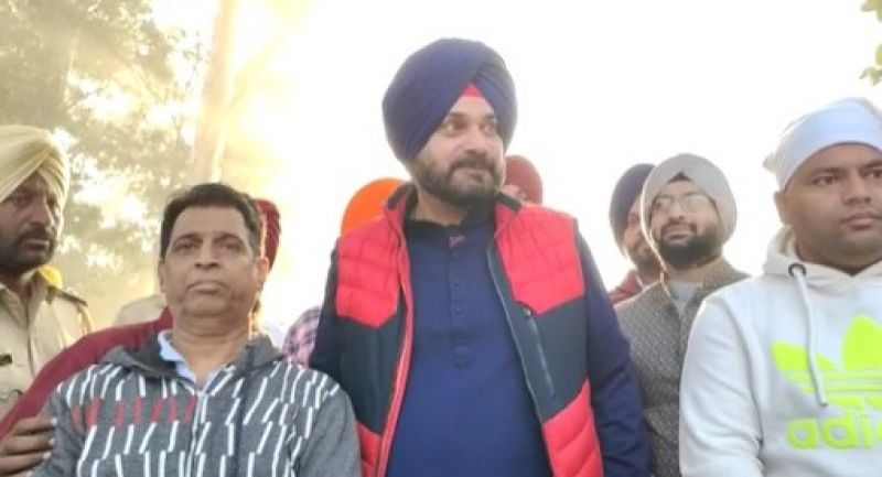 Navjot Sidhu arrives at Dera Baba Nanak