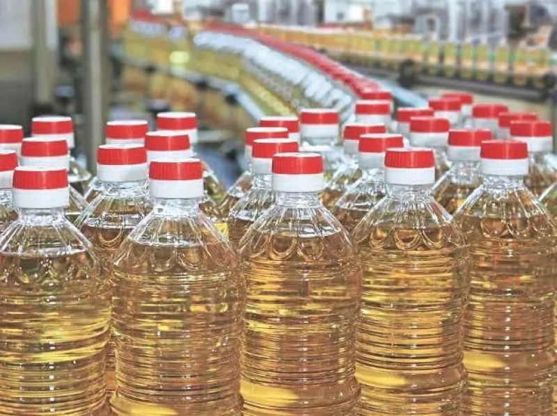 Branded edible oil makers slash prices by up to Rs 15 a litre