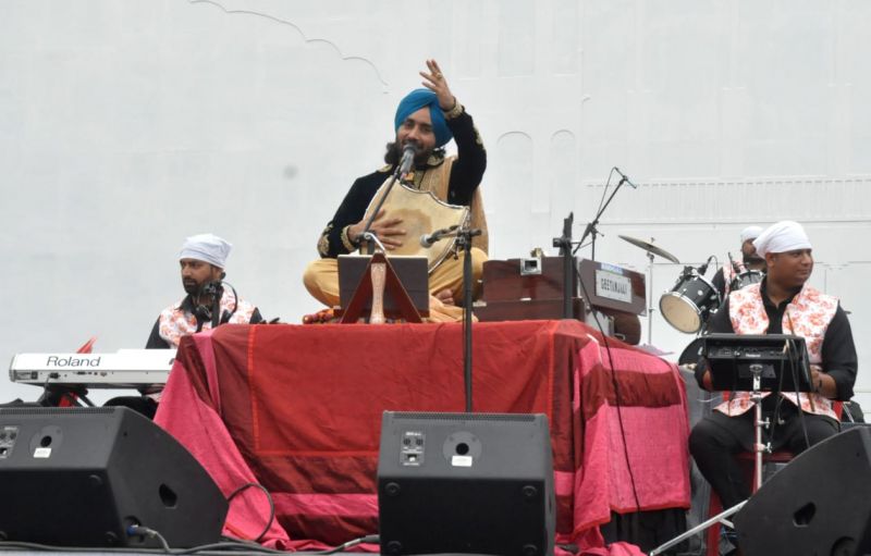 Sufi singer Mr. Satinder Sartaj today paid a musical tribute to Sri Guru Nanak Dev ji