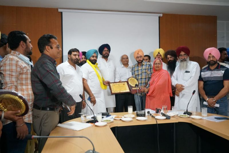  Kuldeep Dhaliwal honours 13 National Awards winning Panchayati Raj Institutions of the state