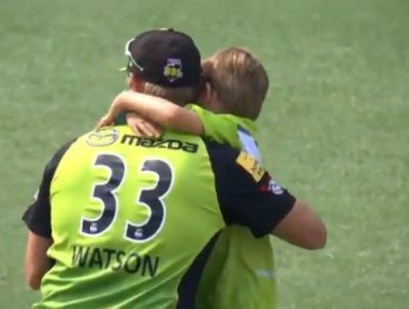 Shane Watson gives autograph to Son