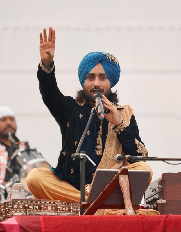 Sufi singer Mr. Satinder Sartaj today paid a musical tribute to Sri Guru Nanak Dev ji