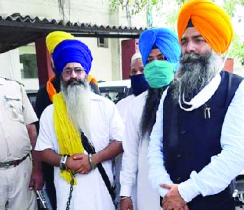 ਭੁਪਿੰਦਰ ਸਿੰਘ ਨੂੰ ਗ੍ਰਿਫਤਾਰ ਕਰਨ ਤੇ ਸਰਬਜੀਤ ਸਿੰਘ ਘੁਮਾਣ ਤੇ ਹੋਰ ਮੀਡੀਆ ਨੂੰ ਜਾਣਕਾਰੀ ਦਿੰਦੇ ਹੋਏ ।     (ਬਹੋੜੂ)