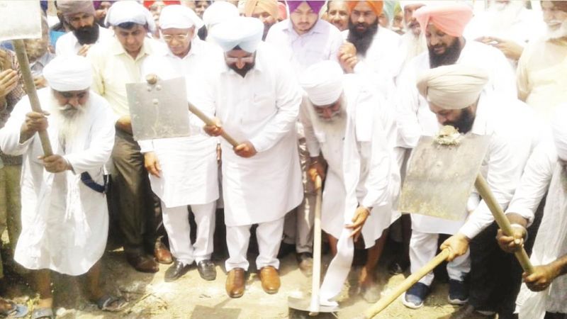 Sukhjinder Singh Randhawa laid the foundation stone of Swagati Gate