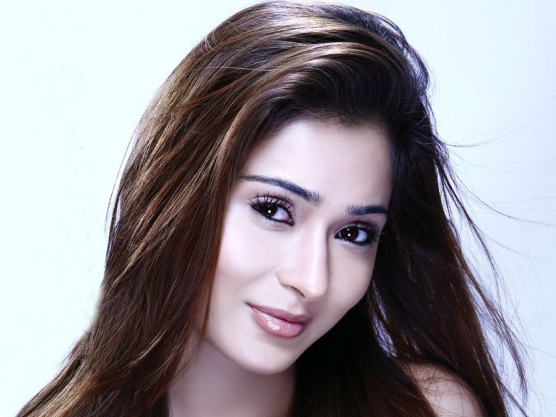 sara khan