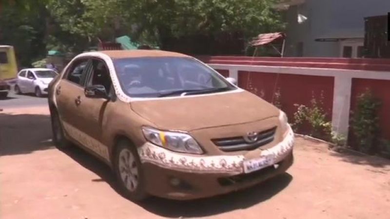 pune senior doctor coats his car with cow dung to beat heat