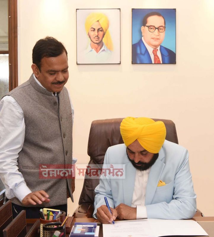 Bhagwant Mann assumes office as CM at Punjab Civil Secretariat