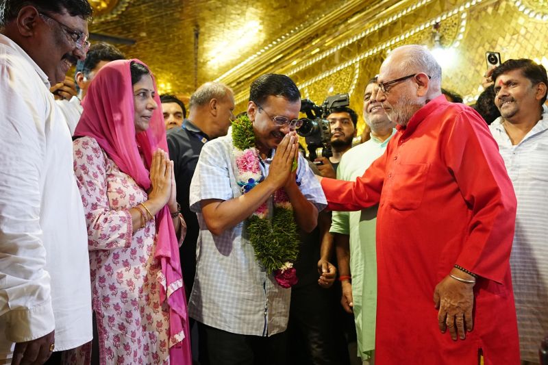 Arvind Kejriwal arrived at hanuman temple