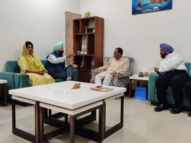 Takht Sri Hazur Sahib Nanded administrator Vijay Satbir Singh met Punjab BJP in-charge Vijay Rupani.