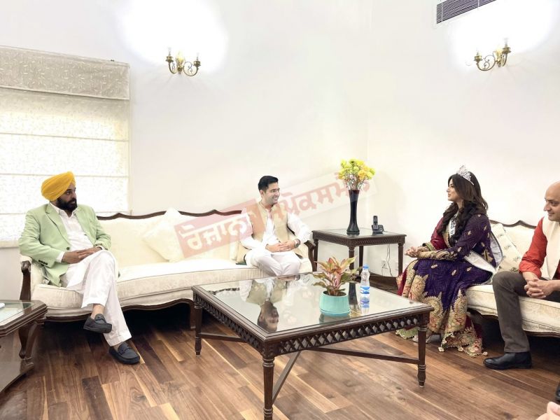 Miss Universe Harnaaz Kaur Sandhu Meets CM Bhagwant Mann