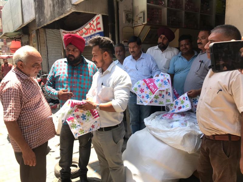 2600 kgs of banned plastic carry bags seized