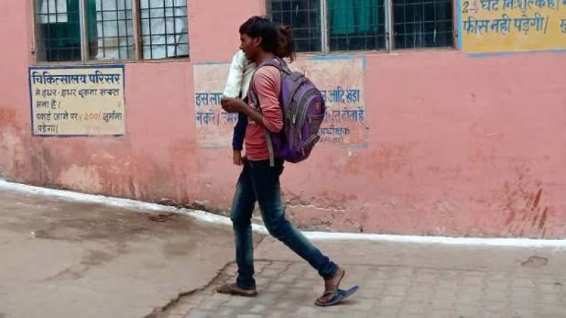 father walked hospital holding son dead body on shoulder for son death certificat