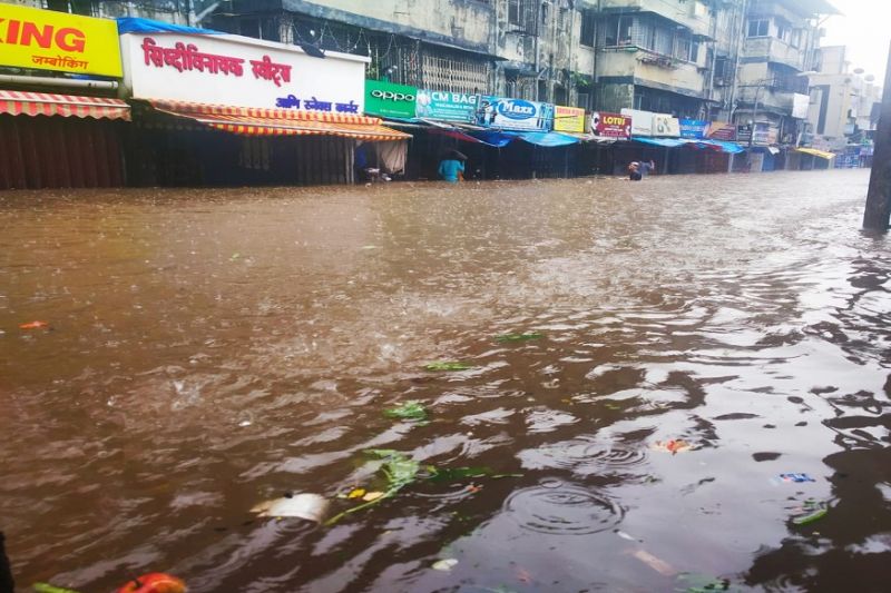 Heavy rains continued to lash Mumbai 