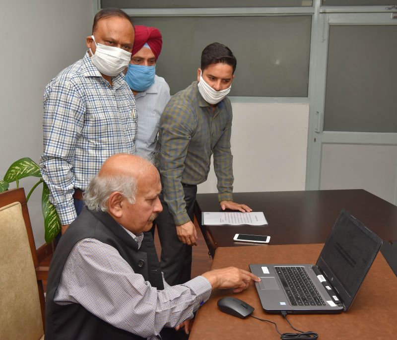 Brahm Mohindra launched web portal for Punjab Shehri Awas Yojna