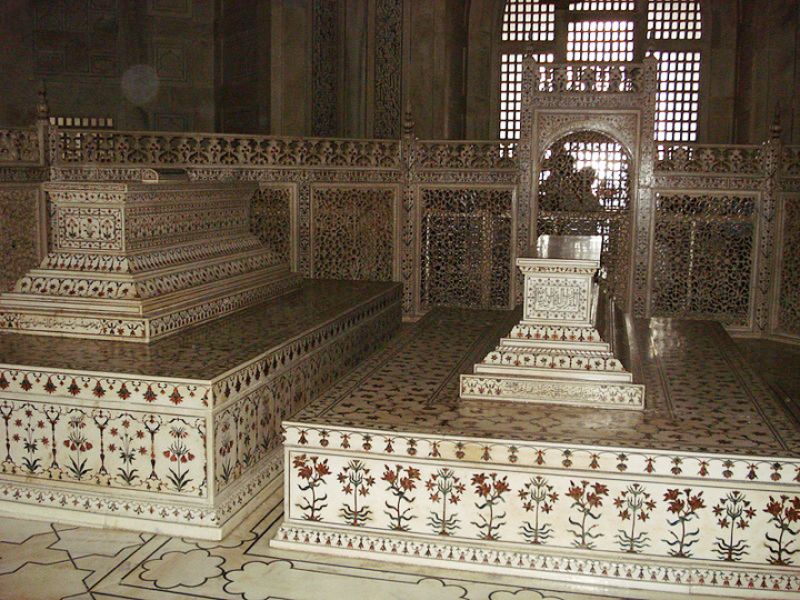 Taj Mahal Graves 