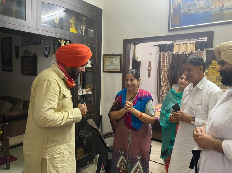 Navjot Singh Sidhu met the Family of Rupinder Singh