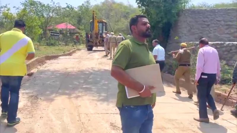 WWICS farmhouse case