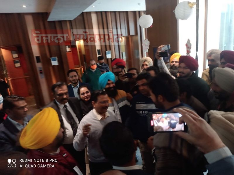  Raja Waring meets Kejriwal