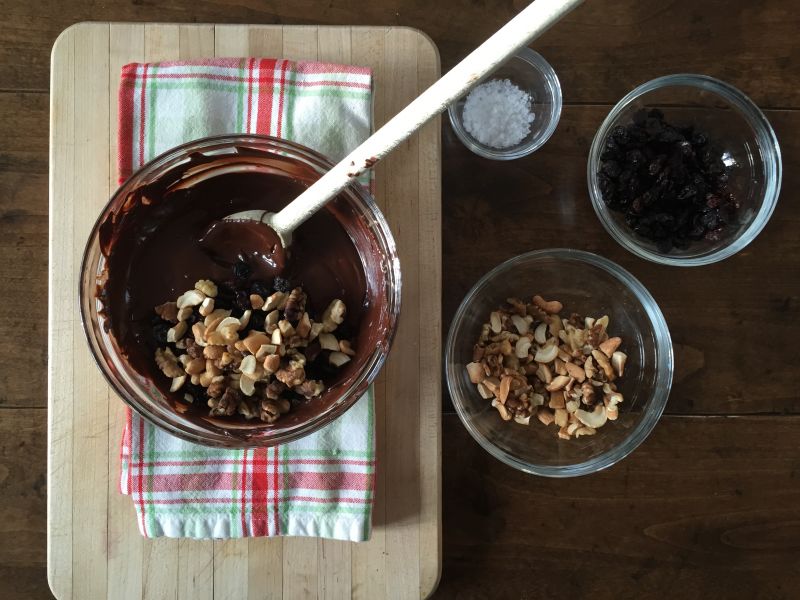 Dryfruits chocolate bark