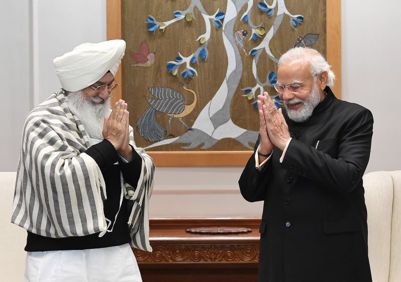 PM Modi meets Beas dera chief