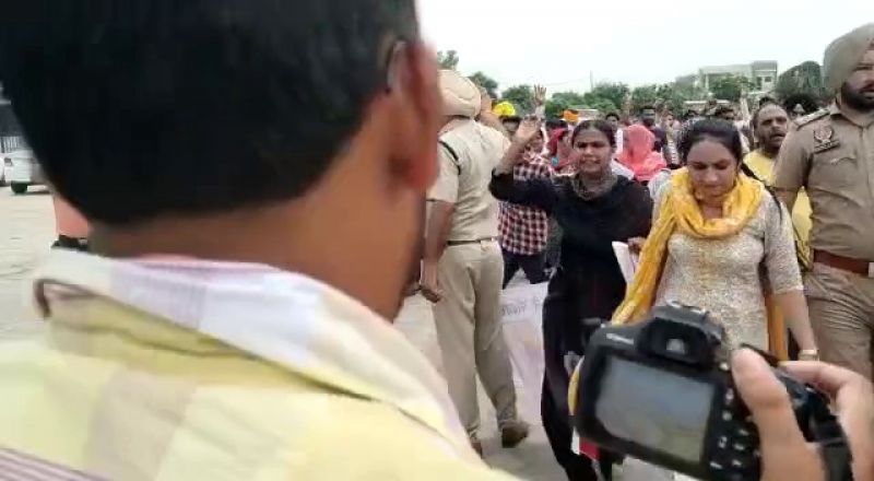  Unemployed teachers protest outside CM Mann's house, clash with police Unemployed teachers protest outside CM Mann's house, clash with police