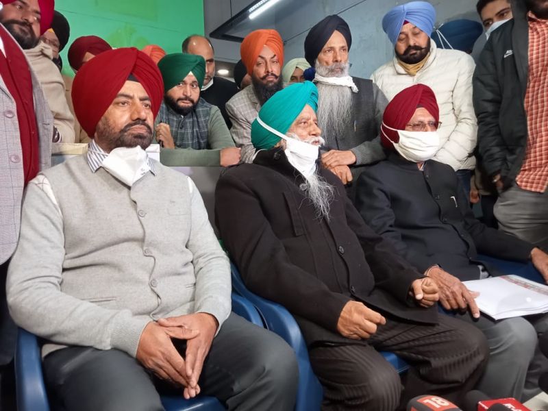 Balbir Rajewal arrives to inaugurate Sanyukt Samaj Morcha office at Phase 7, Mohali