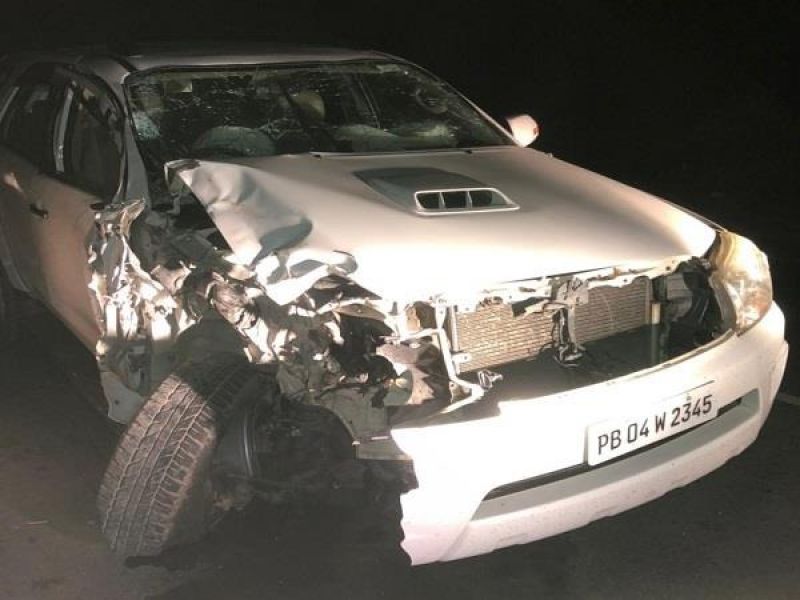 Tragic accident: A speeding car hit a motorcycle, killing 4 including 2 brothers