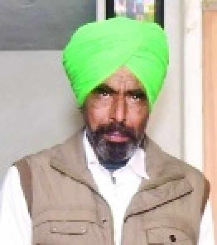 A farmer of village Mattar died due to snake bite at Delhi border