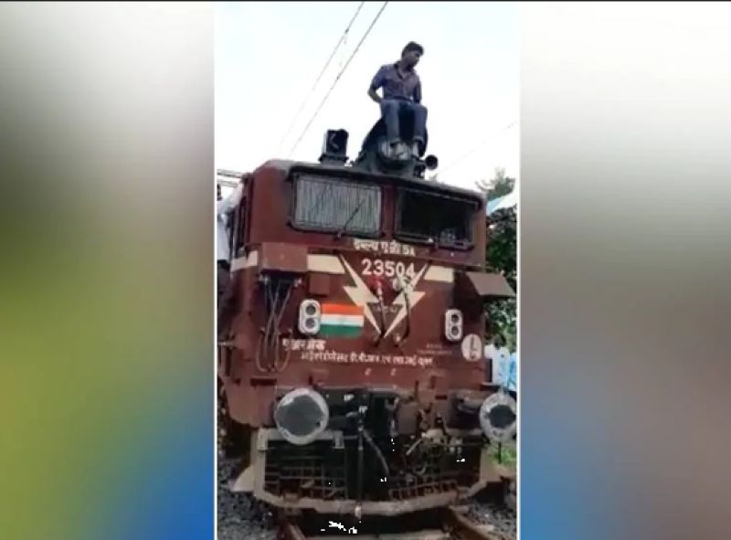 Youth climbed train shouting and questioning Chandrayaan 2