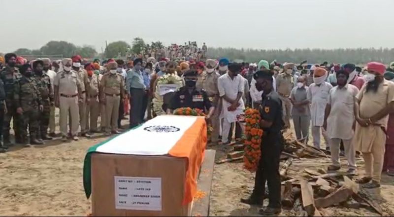 Martyred jawan cremated with state honours