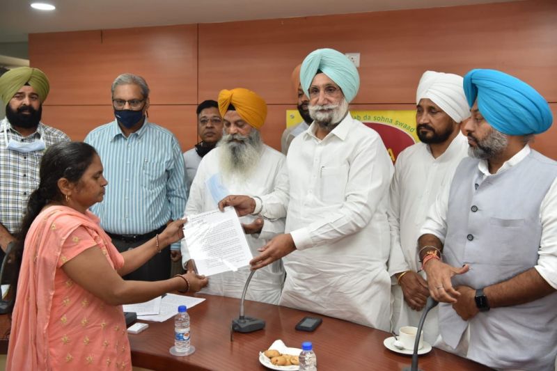 Sukhjinder Randhawa hands over appointment letters to heirs of 23 deceased employees of Budhewal Sugar Mill